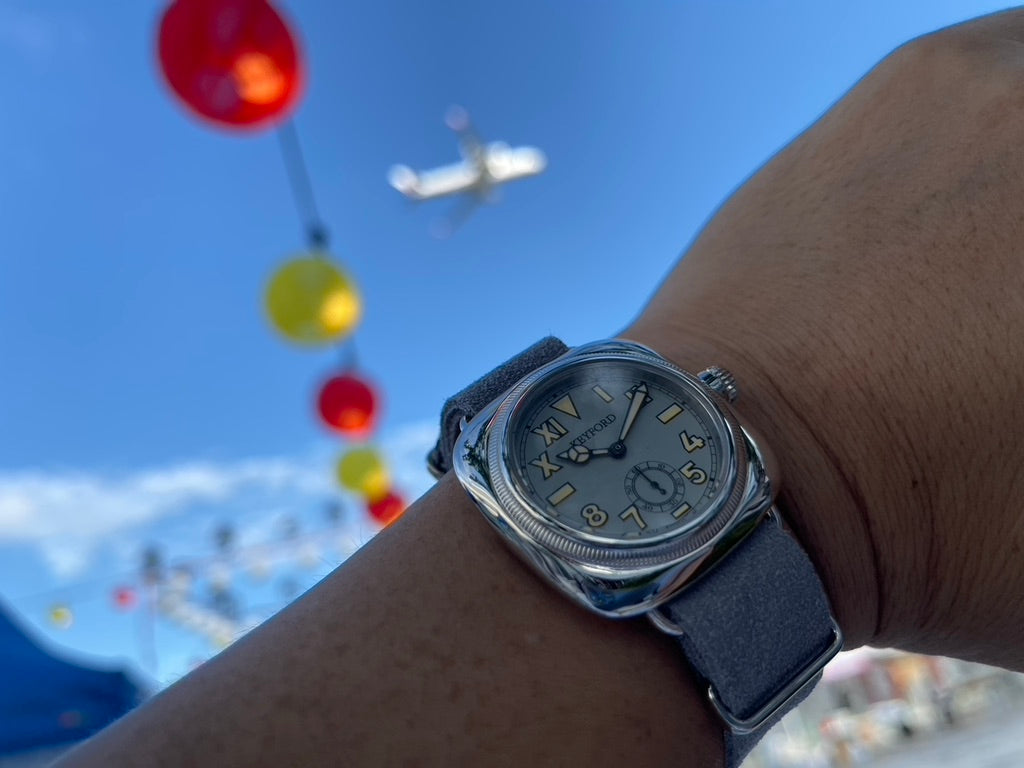 Cushion watch California dial smoky grey