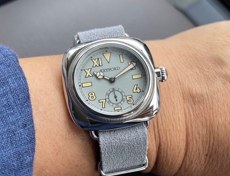 Cushion watch California dial smoky grey