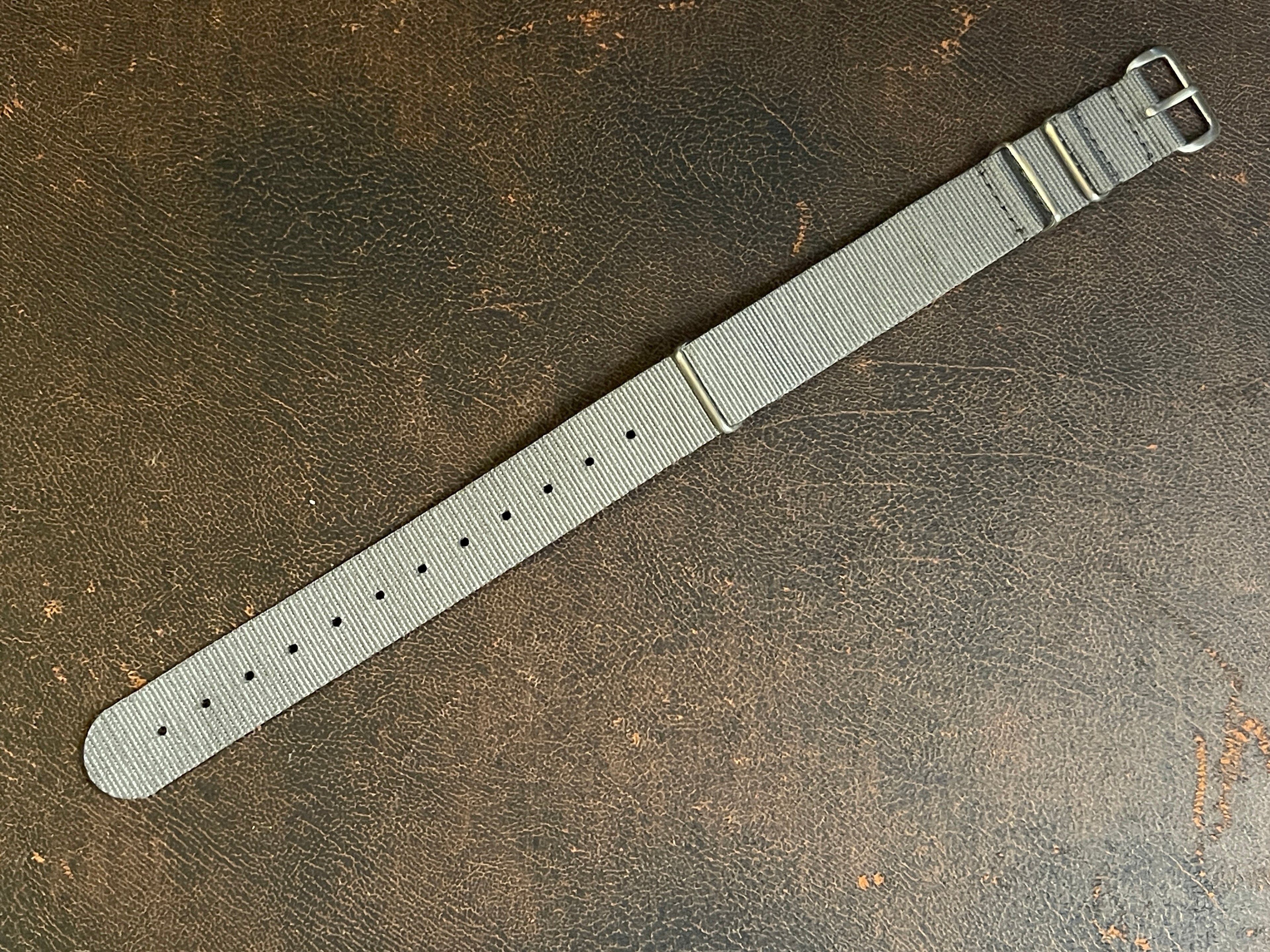 18mm幅 グレイ色ナイロン製ストラップ